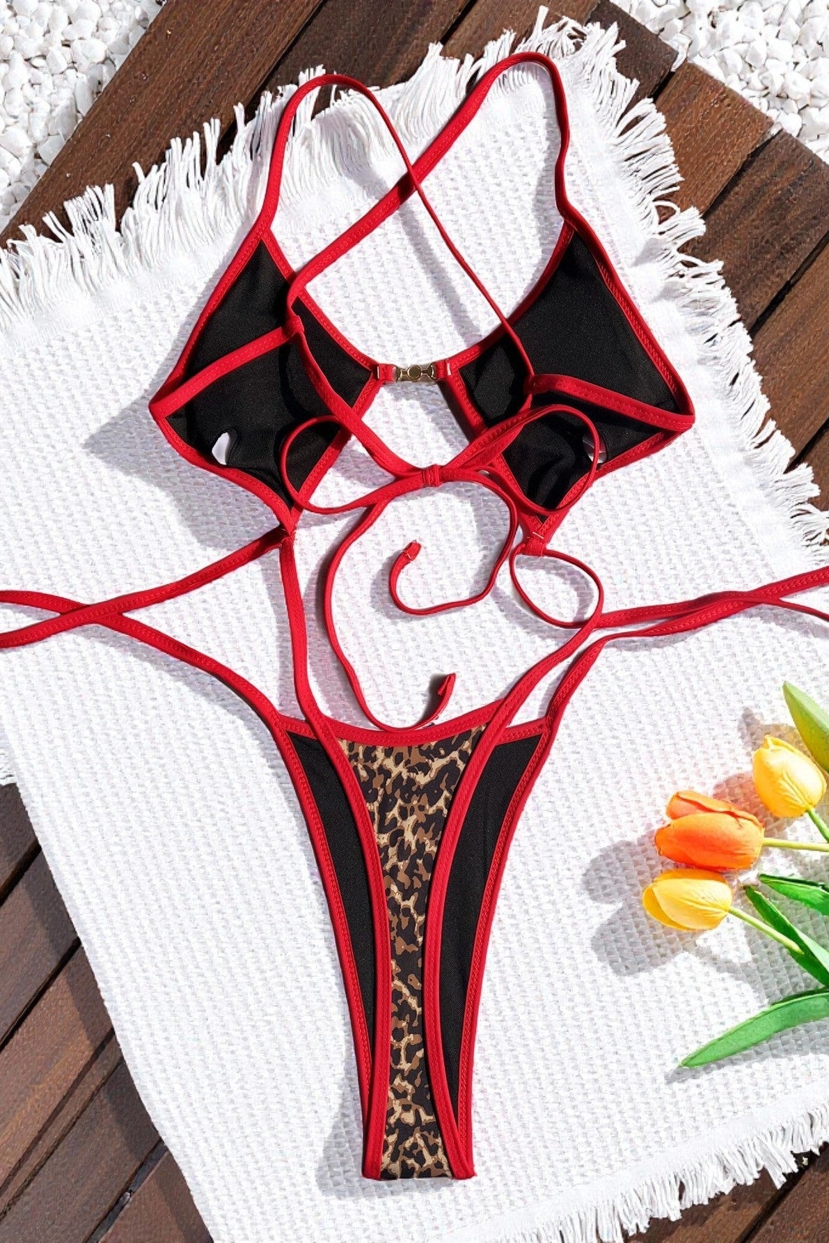 Luipaardprint Badpak Dames – Strappy Monokini met Rode Details