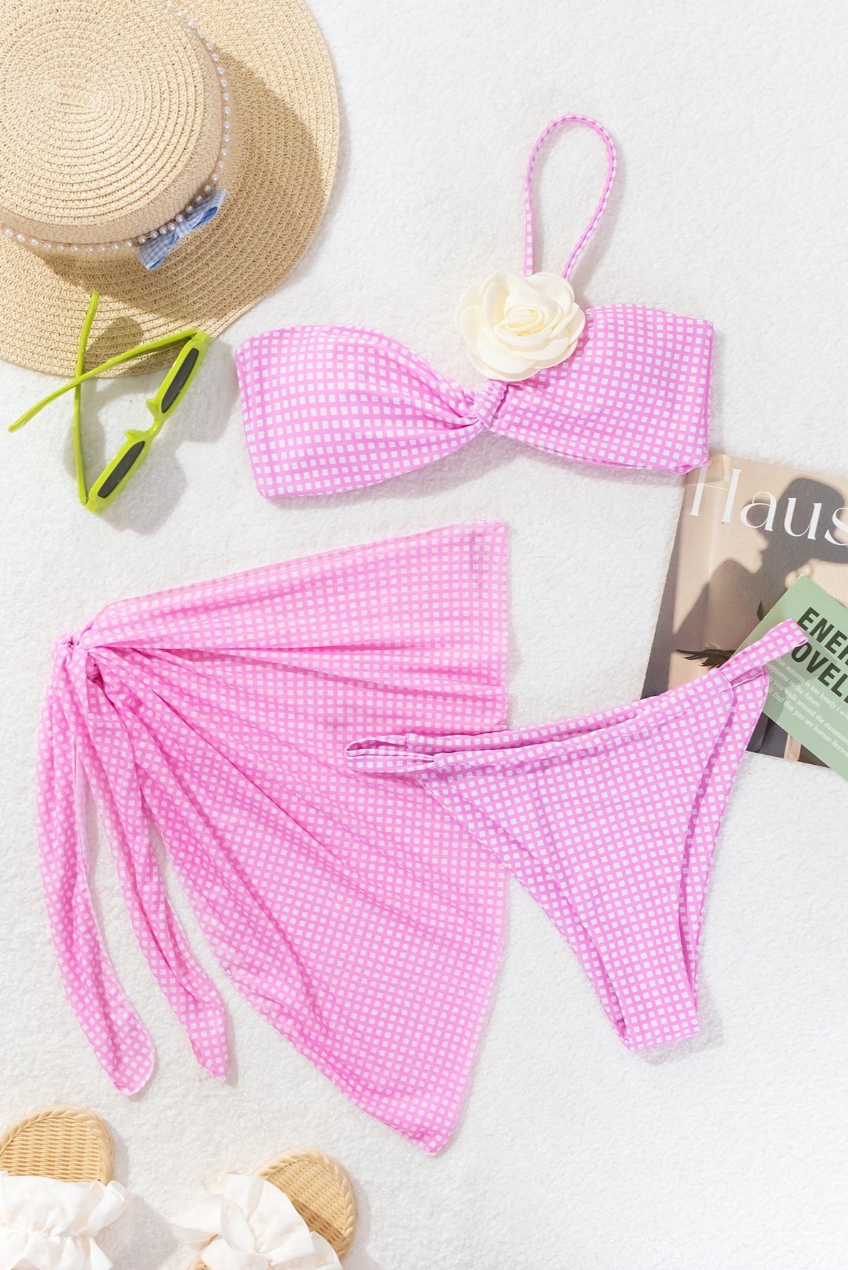 Roze Wit Geruite Bikini Dames – One Shoulder Set met Bloem Detail