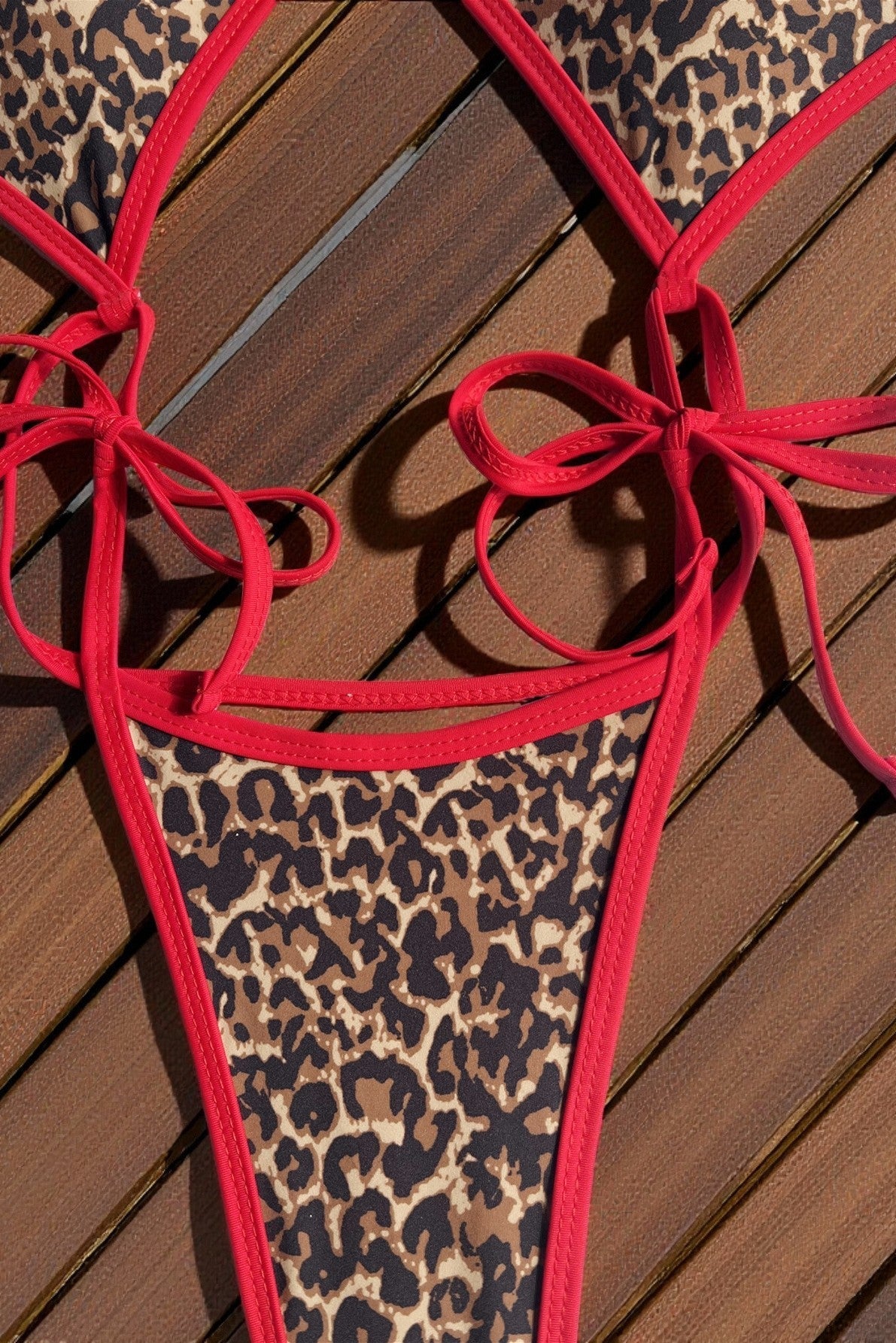 Luipaardprint Badpak Dames – Strappy Monokini met Rode Details